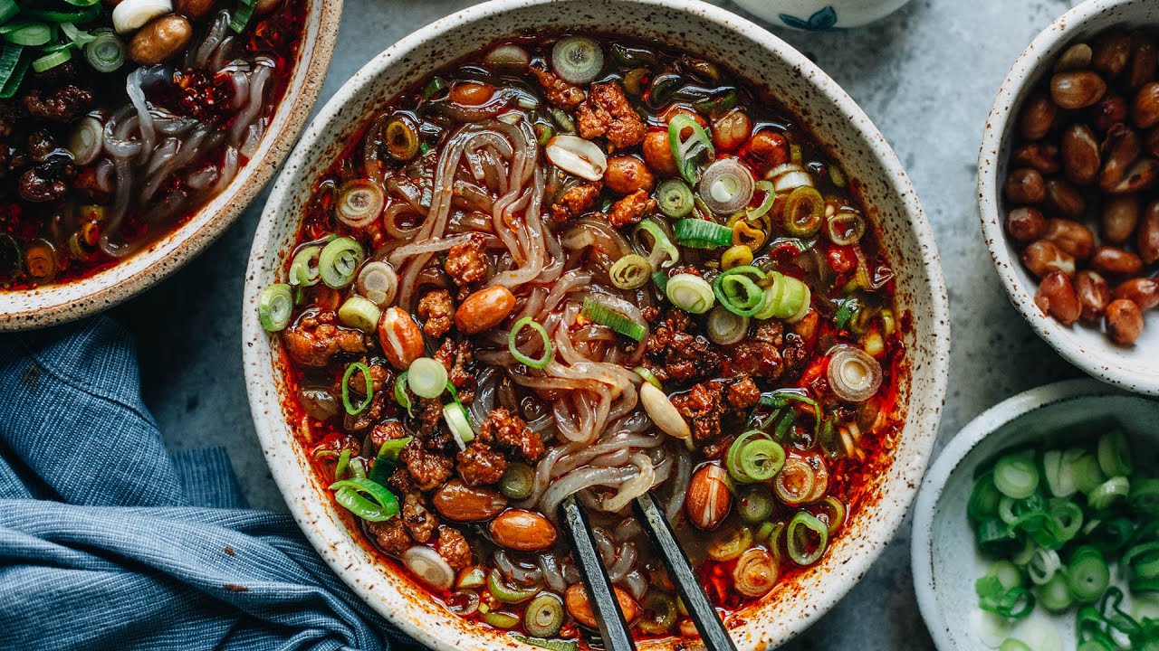 Hot and Sour Noodle Soup (recipe) Suan La Fen, 酸辣粉 - YouTube