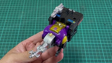 Transformers Legacy : Evolution Insecticon Bombshell (Alt mode to Robot mode)