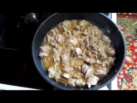 Как приготовить куриные желудки в мультиварке в сметанном соусе