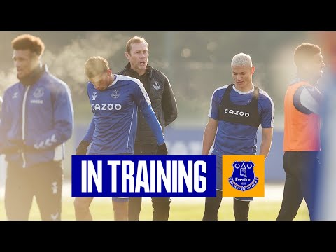 DUNCAN FERGUSON TOMA ENTRENAMIENTO | Jefe de conserje prepara blues para mansión