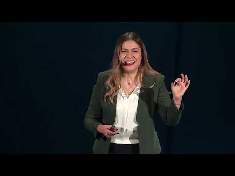 Incomodando al mundo del deporte jugada por jugada | Ariadna Ibarra | TEDxPitic