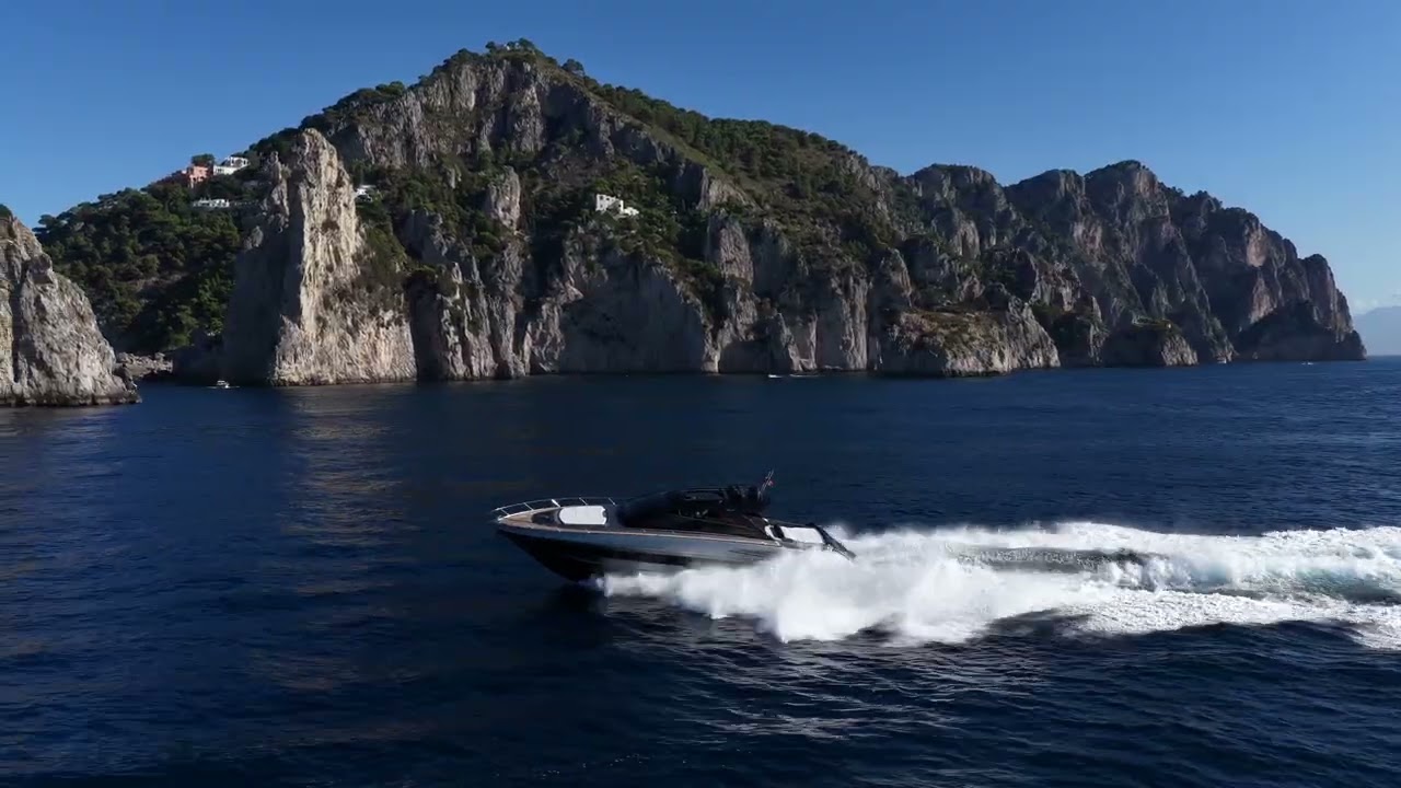 Luxury Yachts - Riva 58' Capri, like a perfect day out on Capri - Ferretti Group
