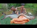 Amazing fish coocking eating injugle 00051