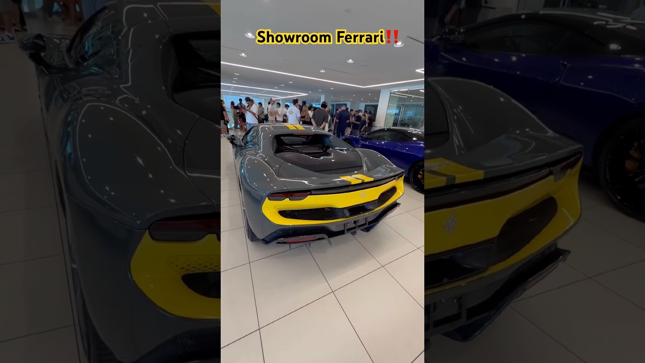 Потрясающий Ferrari! Посмотрите на двигатель 👆🏻 