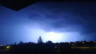 Bolvadin’de Yıldırımlar Geceyi Aydınlattı