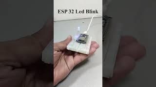 esp32 blink led#esp32 #esp32tutorial #esp32iot #diy #esp32project #esp32blinkled #iot #experiment