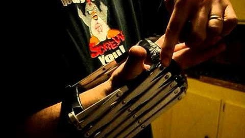 Gauntlet dagger