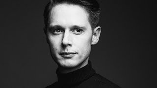 Samuel Barnett Discusses His New Show, 