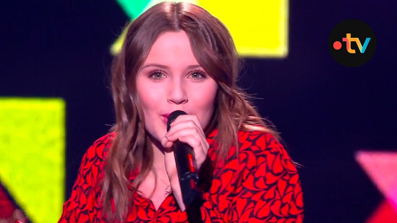 Sheila rejoint Carla sur scène pour chanter 