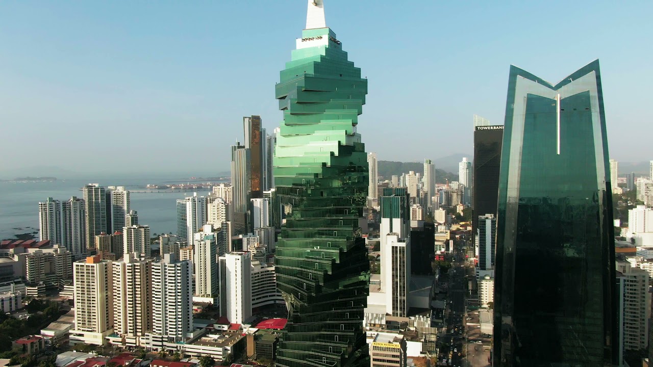 F&F Tower en Panamá (Antiguo Revolution Tower) El Tornillo - YouTube