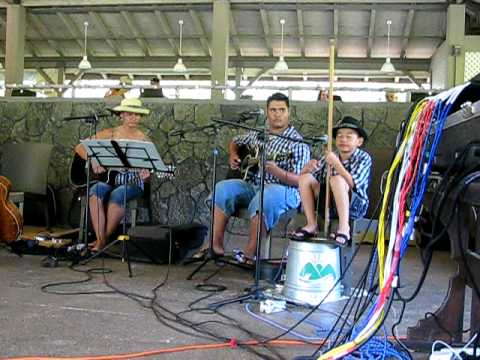 Waimea Valley Kanikapila - Emily Abrigo - E Ku'u S...