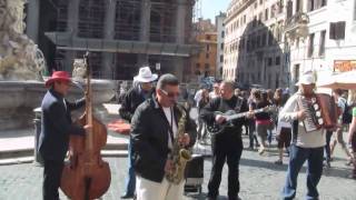 Piazza della Rotonda Street musicians
