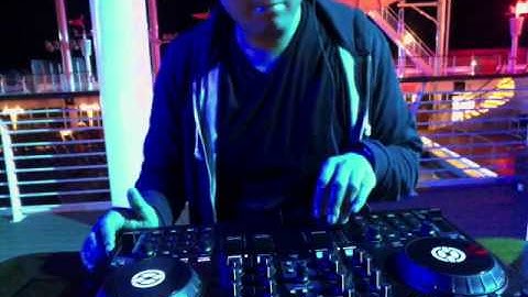 Traktor Kontrol S4 Remix Decks