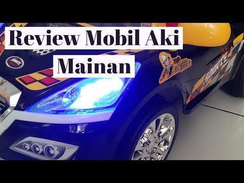 Mobil Aki Mainan Anak dan Ban Motor Bekas. 