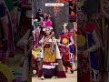 ¿Cuántas personas participan en el Inti Raymi?