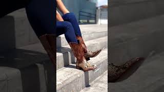 Botas originales en piel de Python 🐍🐍 Pedidos al (+52)4775195647📲 #botas #cowgirl #boots #girl