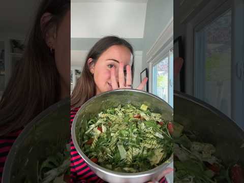 Literally the BEST summer lunch prep! 🍝🥗🍅 #pastasalad #healthylunch #easyrecipe #yum #shorts