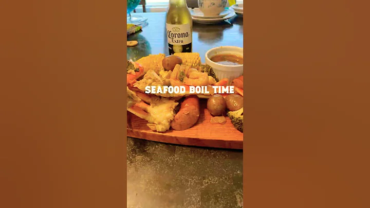 Seafood Boil with Garlic Butter Sauce #Shorts #seafoodboil #foodshorts