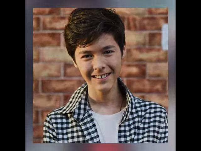 Kristian Kostov😍🎶🎹🎵🎧🎼🎤🎤🎤🎤