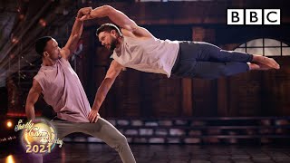 John Whaite and Johannes Radebe dance Couple's Choice to Hometown Glory by Adele ✨ BBC Strictly 2021
