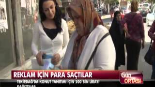 Reklam için para saçtılar Resimi