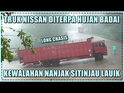  Truk  Nissan Long  Chasis  Diterpa Hujan Badai Kewalahan 