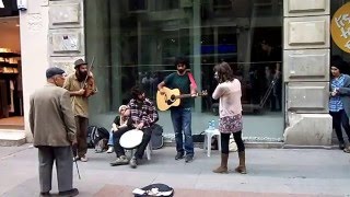 İstiklal Caddesinde İlginç Zazaca Şarkı Resimi