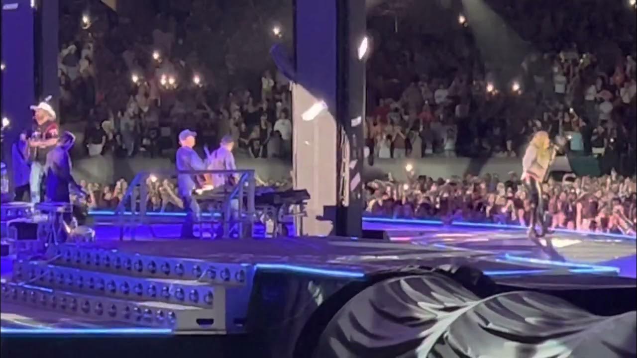 Garth Brooks Stadium Tour Cincinnati 05/14/22 - Duet with Trisha Yearwood Shallow Garth Brooks Stadium Tour Cincinnati 05/14/22 - Duet with Trisha Yearwood Shallow