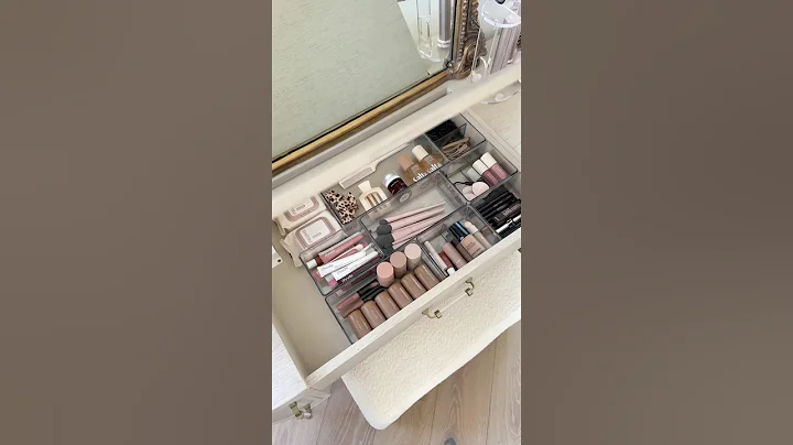 Organize my vanity with me 🤎 #organizedhome #organization #vanity #makeupcollection
