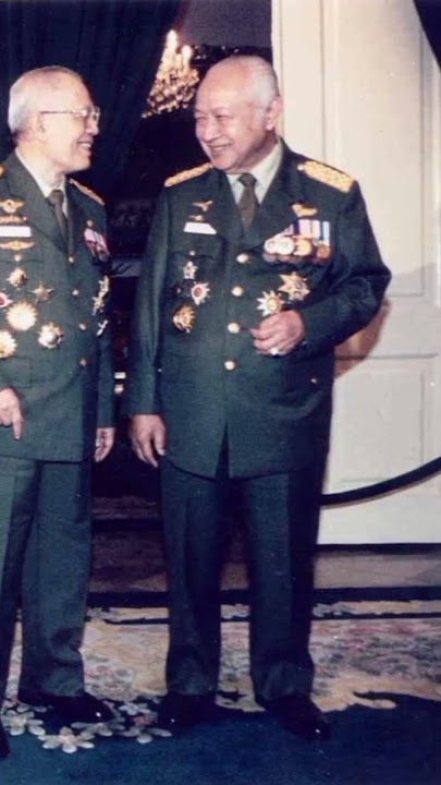 Abdul Haris Nasution (3 Desember 1918 – 6 September 2000) adalah seorang jenderal bintang 5 #history