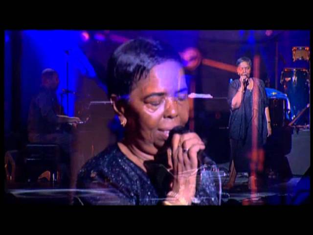 Cesaria Evora Live in Paris (2001) Complete Concert class=