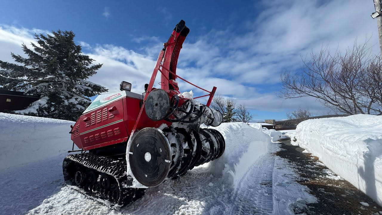 Японский снегоуборщик WADO 227  и мокрый японский  снег