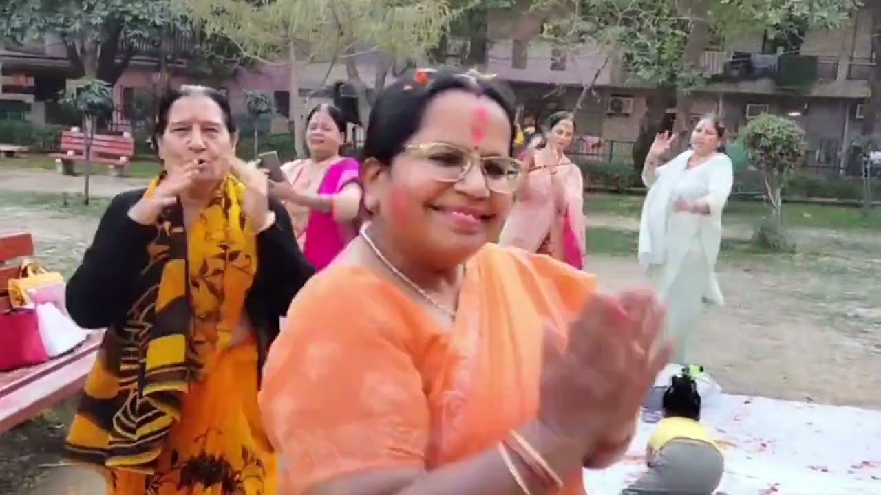 Fool or rangon se kheli, holy or khoob ki masti