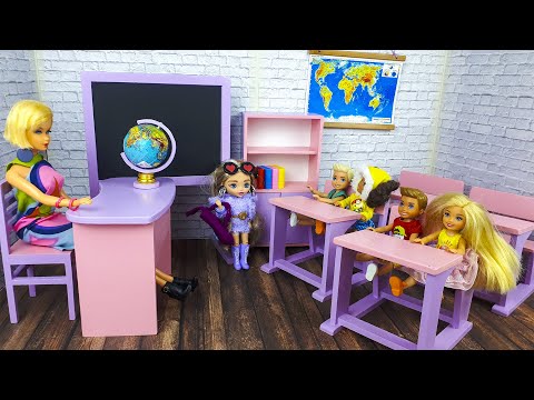 Видео: New Barbie Doll in Doll School