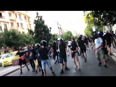 Βίντεο ντοκουμέντο από τον ξυλοδαρμό διαδηλωτών έξω από την ΑΣΟΕΕ