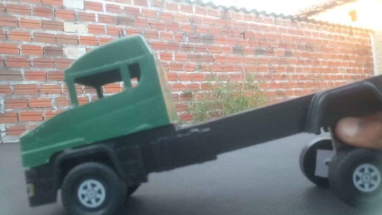 Tunando o caminhãozinho que achei no galinheiro