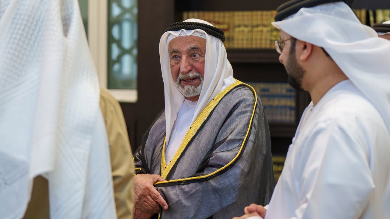 حاكم الشارقة يفتتح مسجد السيدة خديجة ويتفقد مقبرة الرويضات