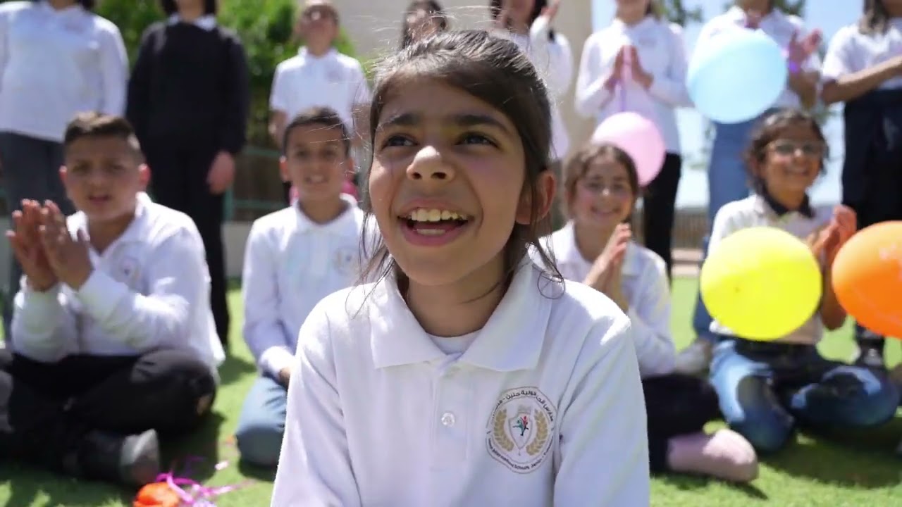 جوقة مدارس الجنان الدولية تحتفل بحلول عيد الفطر المبارك، أعاده الله على الجميع بالخير والبركات.