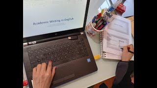 Crafting a virtual learning environment so university students become better academic writers