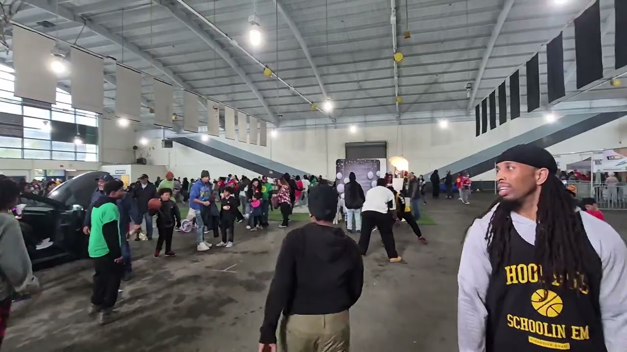 Hoop bus came to show some support for the toy give away and allowed the kids to hoop too