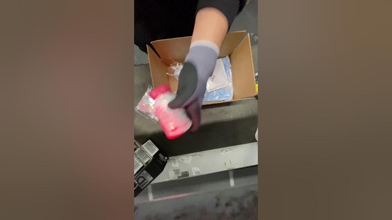 A day in the life as an amazon packer. SATISFYING ASMR AMAZON PACKING