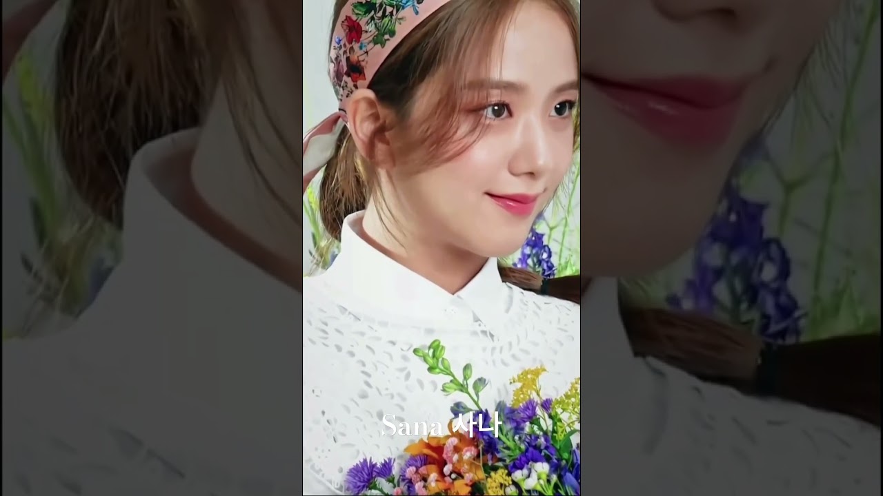 only true blinks can understand the pain inside her smile 😭🥺