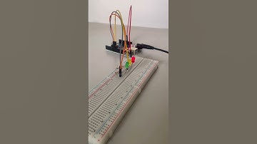🔴🟡🟢 Semáforo com Arduino Projeto desenvolvido para simular o funcionamento de um semáforo real.