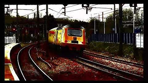 Colas Rail 43320 & 43465 passes Harringay #trainrealworld