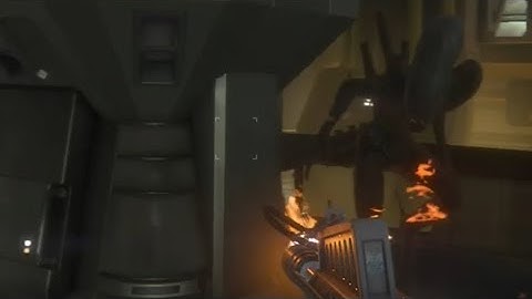 Alien Isolation - Alien can punch hard.