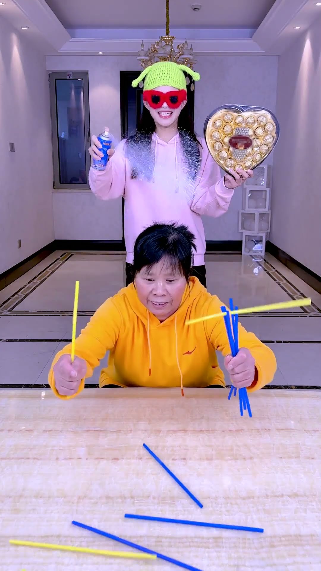 Straw Grabbing Challenge! स्ट्रॉ ग्रैबिंग चैलेंज#Funnyfamily#Partygames#Shorts#Challenge