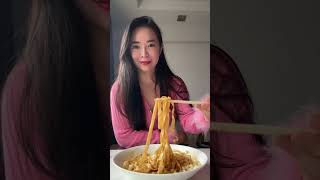 Trying the $28 Momofuku noodles