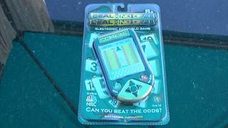 Entre navajas: Una buena oferta - Juego electrónico portátil Deal Or No Deal de Irwin Toy (Atlant... screenshot 4