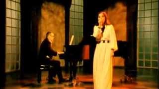 Hjá lygnri móðu - Björk / Jónas Sen