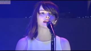 Lauren Mayberry (Chvrches) with DCFC singing Brothers on a hotel bed Live HD - Death Cab for Cutie